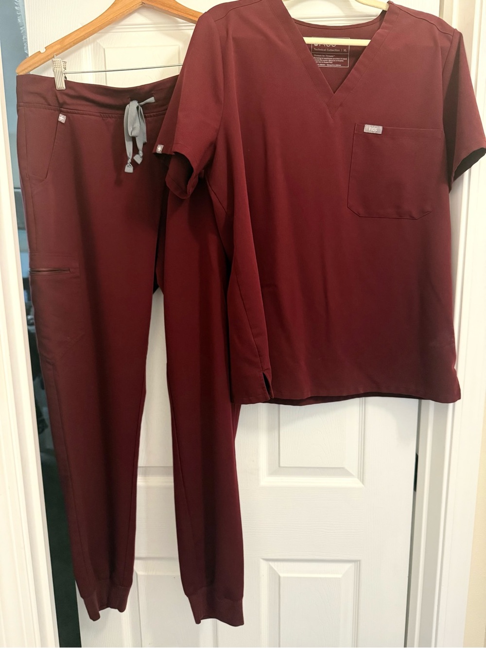 FIGS Women’s Burgundy Scrub Set - Jogger Pants Size XL/T & V-Neck Top Size XL